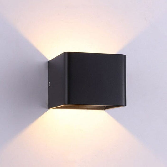 Lampada da comodino a parete cubica Nero