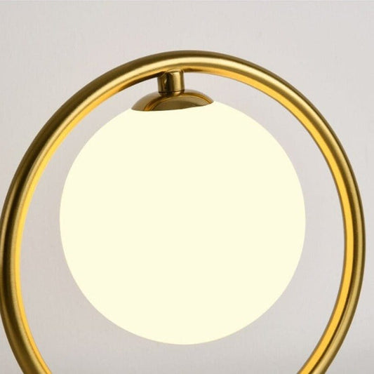 Lampada da comodino con sfera in metallo dorato